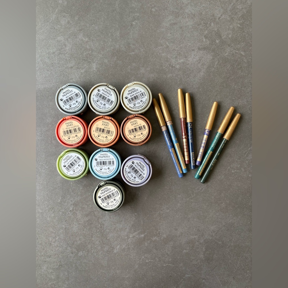 Bourjois Pastel Lumiere Eyeshadow, Blush and Eyeliner Set Made in France - Picture 4 of 6